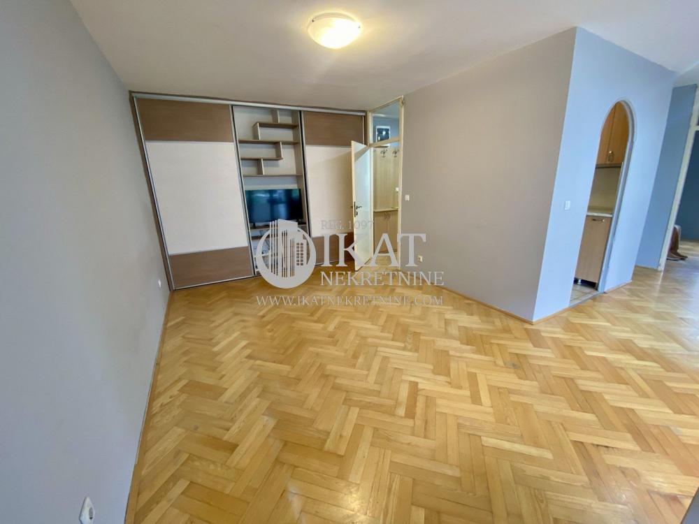 Stan na prodaju u Beogradu, Novi Beograd blok 22, dvoiposoban, 74m2, cena 269000 evra