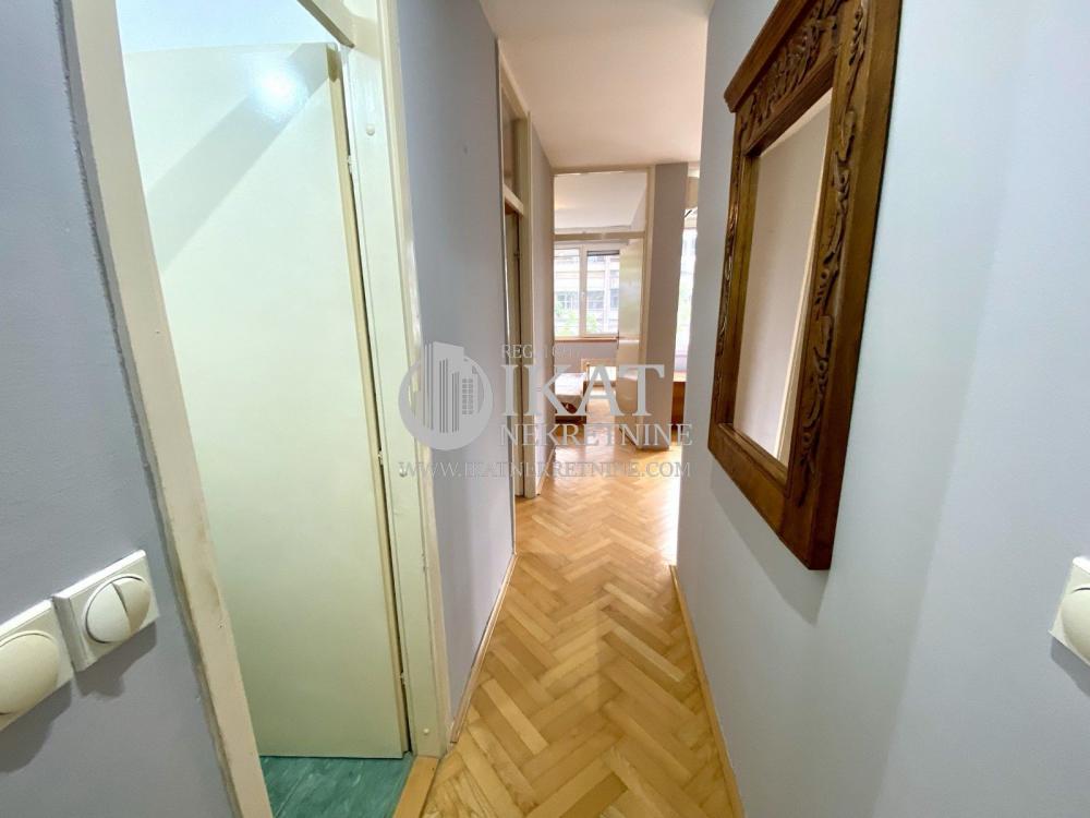 Stan na prodaju u Beogradu, Novi Beograd blok 22, dvoiposoban, 74m2, cena 269000 evra
