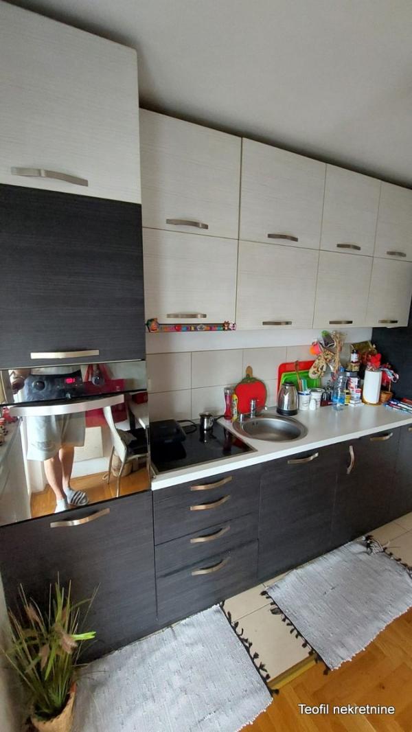 Stan na prodaju u Beogradu, Karaburma, dvosoban, 49m2, cena 175000 evra
