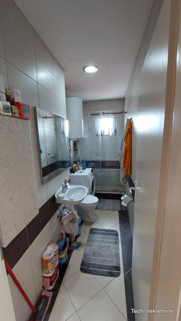 Stan na prodaju u Beogradu, Karaburma, dvosoban, 49m2, cena 175000 evra