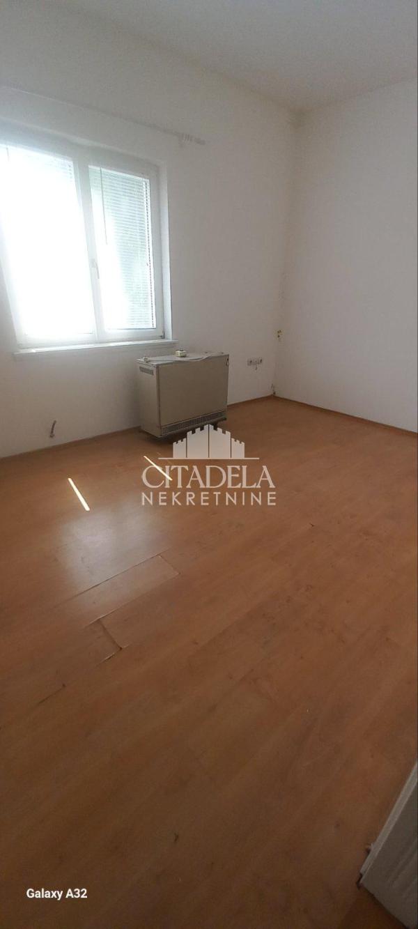 Stan na prodaju u Beogradu, Zemun, trosoban, 83m2, cena 137000 evra