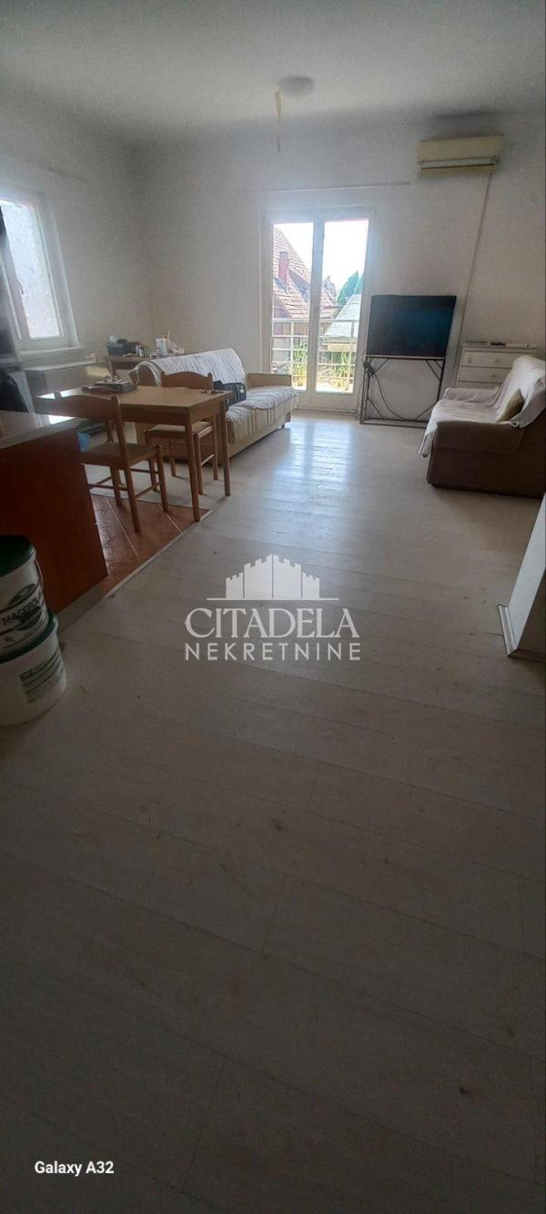 Stan na prodaju u Beogradu, Zemun, trosoban, 83m2, cena 137000 evra