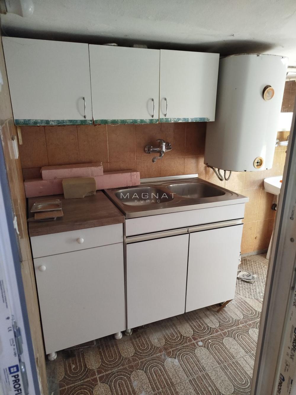 Stan na prodaju u Beogradu, Zemun, jednosoban, 25m2, cena 52000 evra