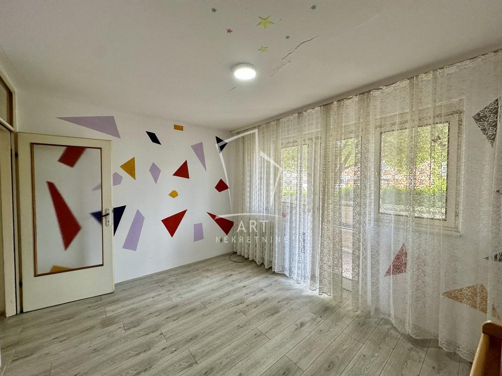 Stan na prodaju u Beogradu, Zemun, dvosoban, 73m2, cena 130000 evra