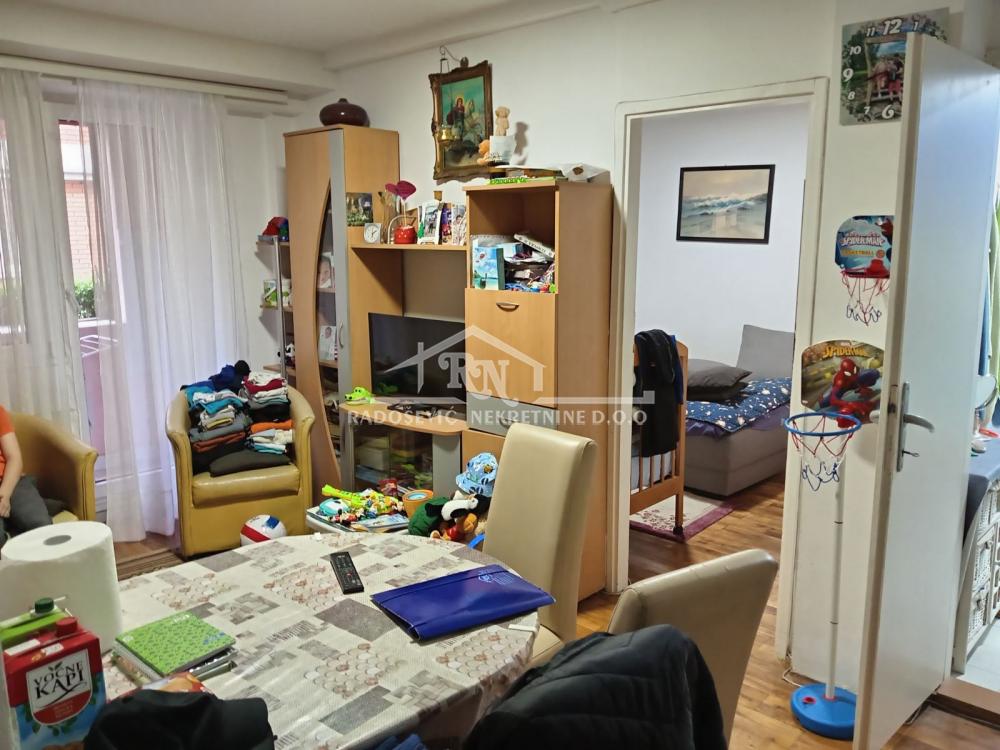 Stan na prodaju u Beogradu, Petlovo brdo, jednoiposoban, 38m2, cena 85000 evra