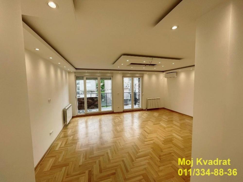 Stan na prodaju u Beogradu, Banovo brdo, cetvorosoban, 120m2, cena 370000 evra