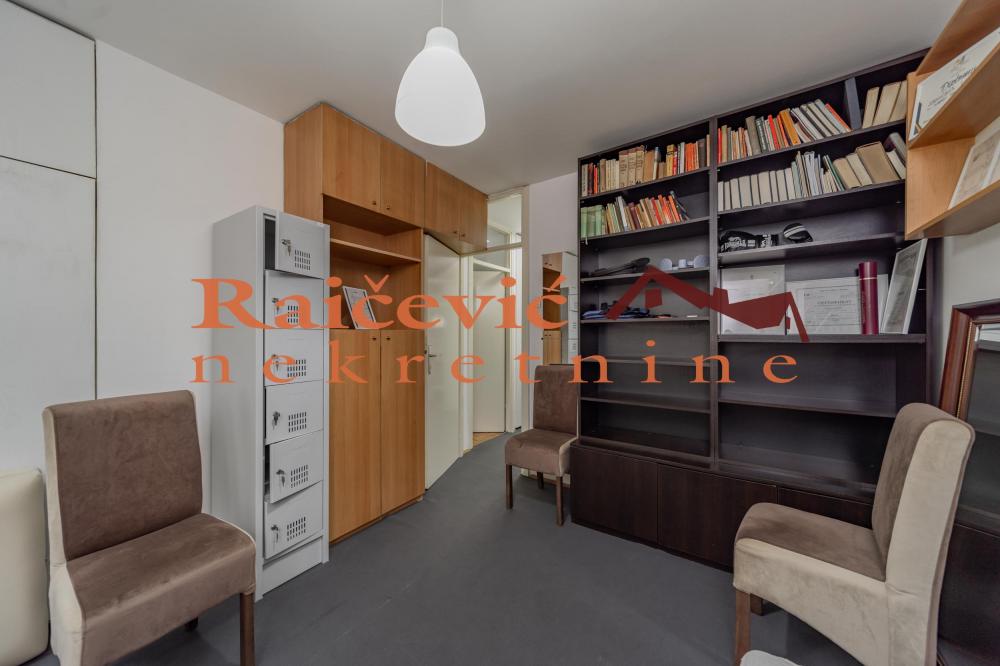 Stan na prodaju u Beogradu, Novi Beograd blok 34 (Studentski grad), trosoban, 86m2, cena 279000 evra