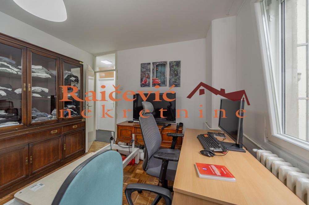 Stan na prodaju u Beogradu, Novi Beograd blok 34 (Studentski grad), trosoban, 86m2, cena 279000 evra