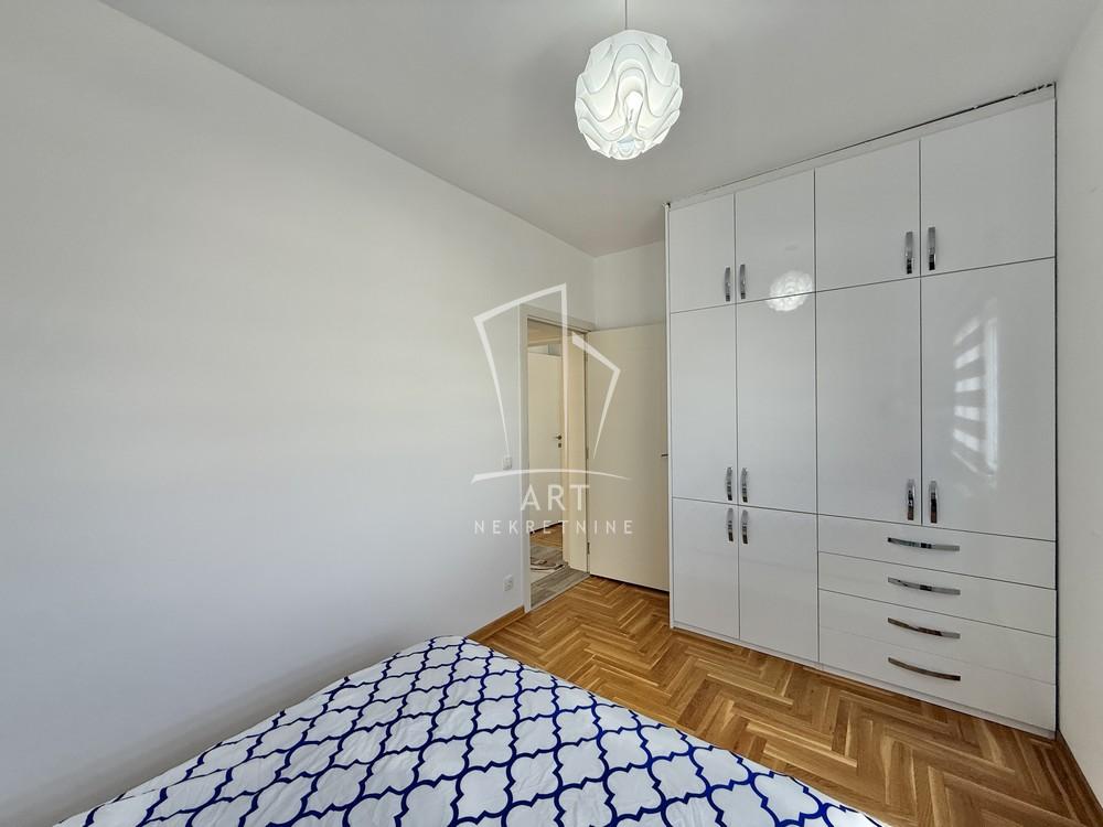 Stan na prodaju u Beogradu, Jajinci, cetvorosoban, 97m2, cena 185000 evra