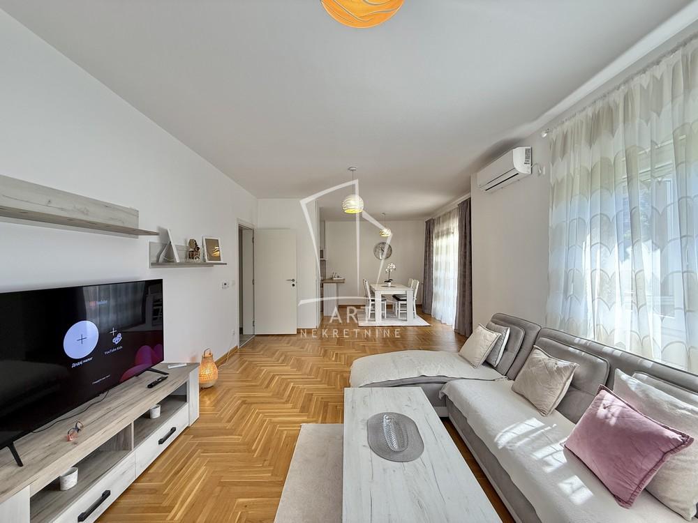 Stan na prodaju u Beogradu, Jajinci, cetvorosoban, 97m2, cena 185000 evra