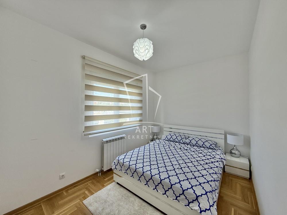 Stan na prodaju u Beogradu, Jajinci, cetvorosoban, 97m2, cena 185000 evra