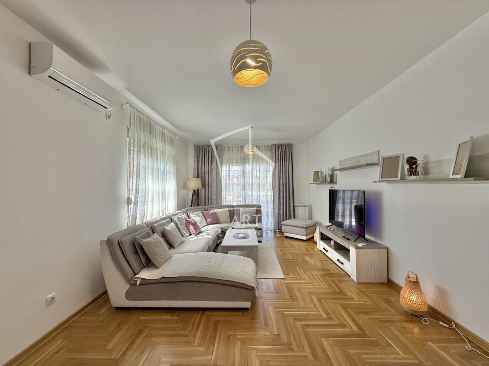 Stan na prodaju u Beogradu, Jajinci, cetvorosoban, 97m2, cena 185000 evra