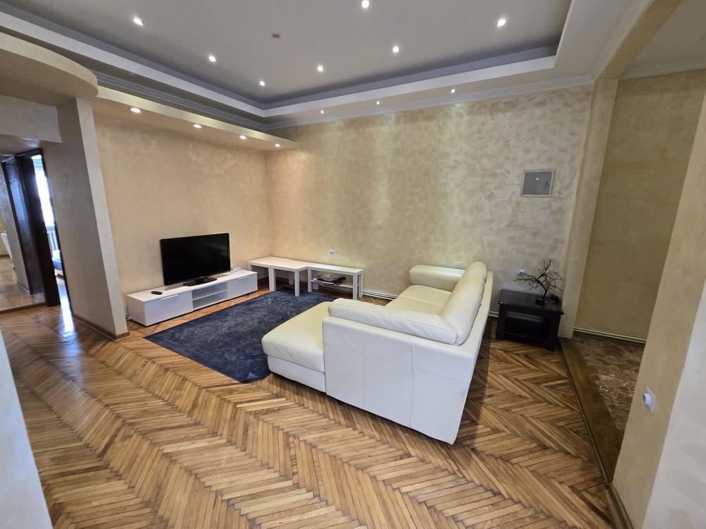 Stan na prodaju u Beogradu, Kalenić pijaca, cetvorosoban, 83m2, cena 290000 evra