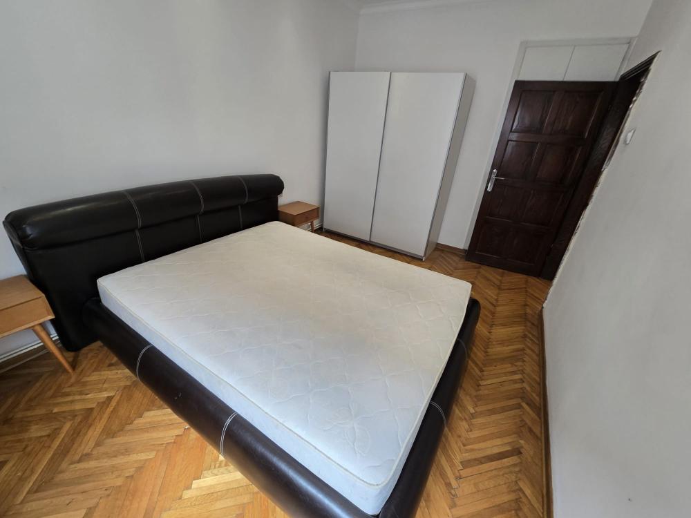 Stan na prodaju u Beogradu, Kalenić pijaca, cetvorosoban, 83m2, cena 290000 evra