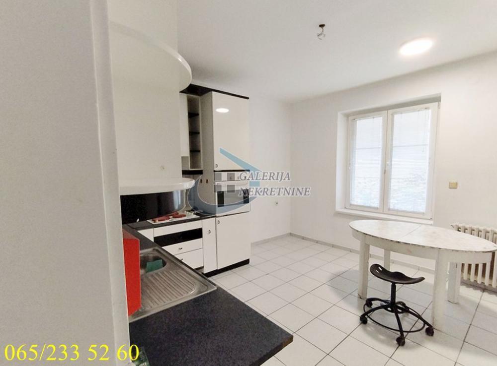 Stan na prodaju u Beogradu, Čukarica, trosoban, 106m2, cena 295000 evra