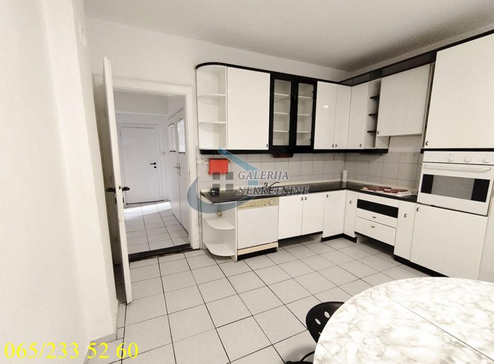Stan na prodaju u Beogradu, Čukarica, trosoban, 106m2, cena 295000 evra