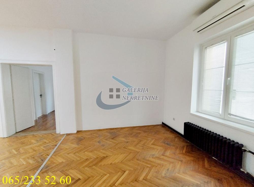 Stan na prodaju u Beogradu, Čukarica, trosoban, 106m2, cena 295000 evra