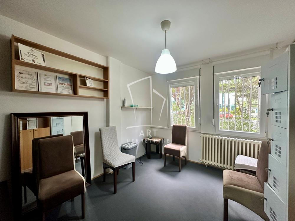 Stan na prodaju u Beogradu, Novi Beograd blok 34 (Studentski grad), trosoban, 86m2, cena 279000 evra