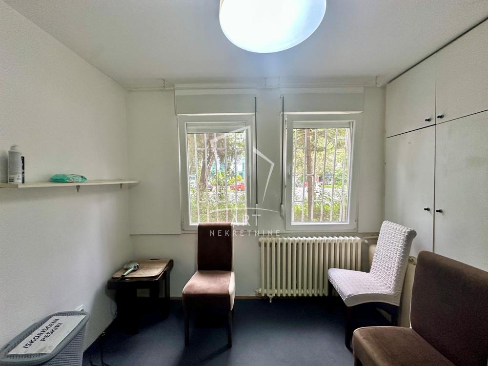 Stan na prodaju u Beogradu, Novi Beograd blok 34 (Studentski grad), trosoban, 86m2, cena 279000 evra