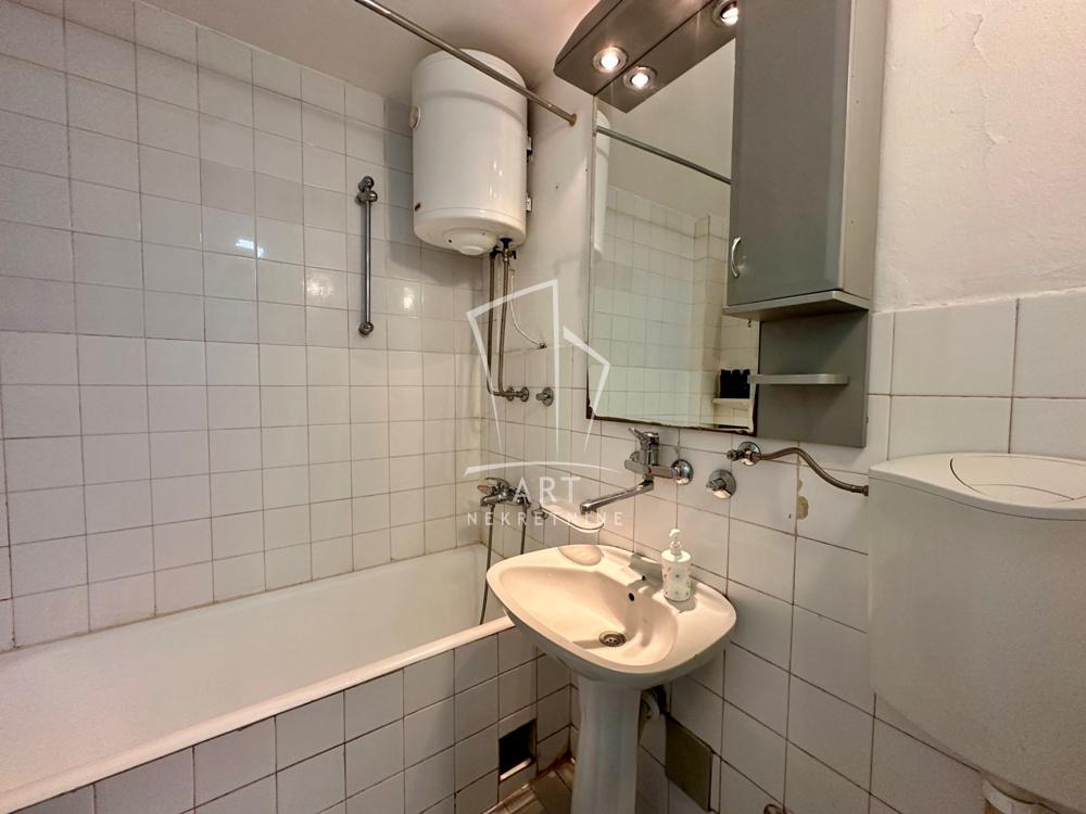 Stan na prodaju u Beogradu, Novi Beograd blok 34 (Studentski grad), trosoban, 86m2, cena 279000 evra