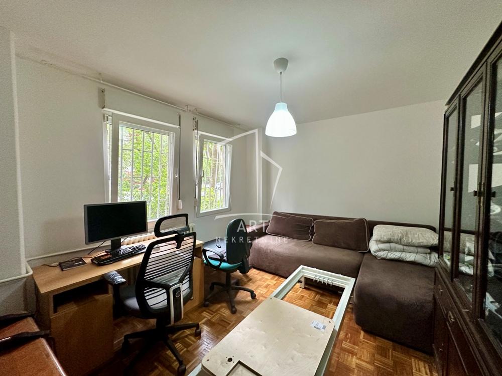 Stan na prodaju u Beogradu, Novi Beograd blok 34 (Studentski grad), trosoban, 86m2, cena 279000 evra