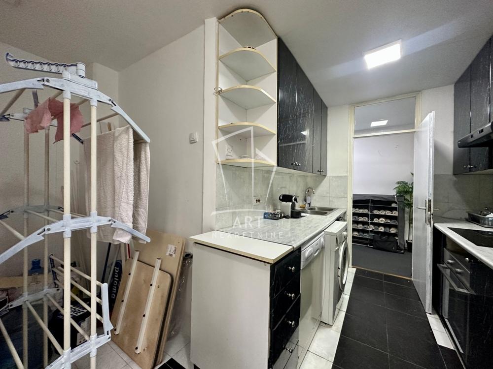 Stan na prodaju u Beogradu, Novi Beograd blok 34 (Studentski grad), trosoban, 86m2, cena 279000 evra