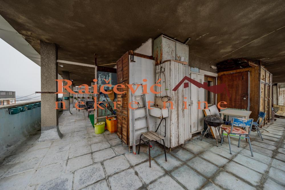 Stan na prodaju u Beogradu, Novi Beograd blok 21 (10. gimnazija), dvosoban, 114m2, cena 215000 evra