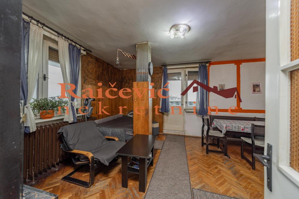 Stan na prodaju u Beogradu, Novi Beograd blok 21 (10. gimnazija), dvosoban, 114m2, cena 215000 evra