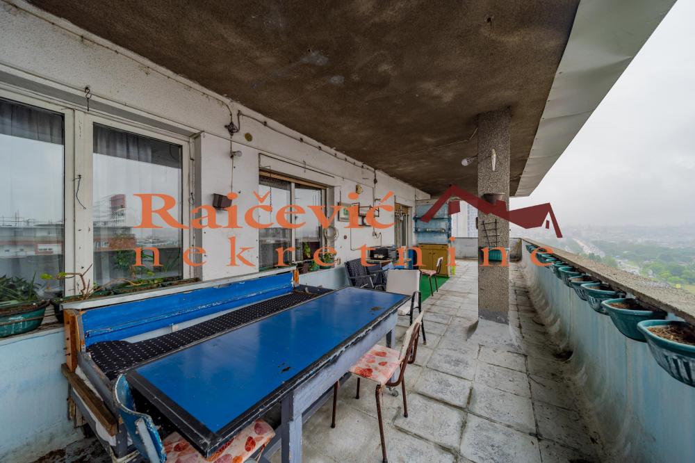 Stan na prodaju u Beogradu, Novi Beograd blok 21 (10. gimnazija), dvosoban, 114m2, cena 215000 evra