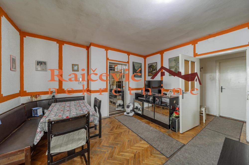 Stan na prodaju u Beogradu, Novi Beograd blok 21 (10. gimnazija), dvosoban, 114m2, cena 215000 evra