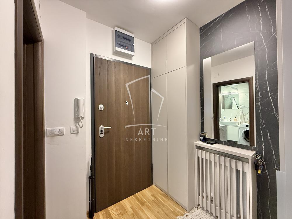 Stan na prodaju u Beogradu, Višnjička banja, dvosoban, 44m2, cena 155000 evra