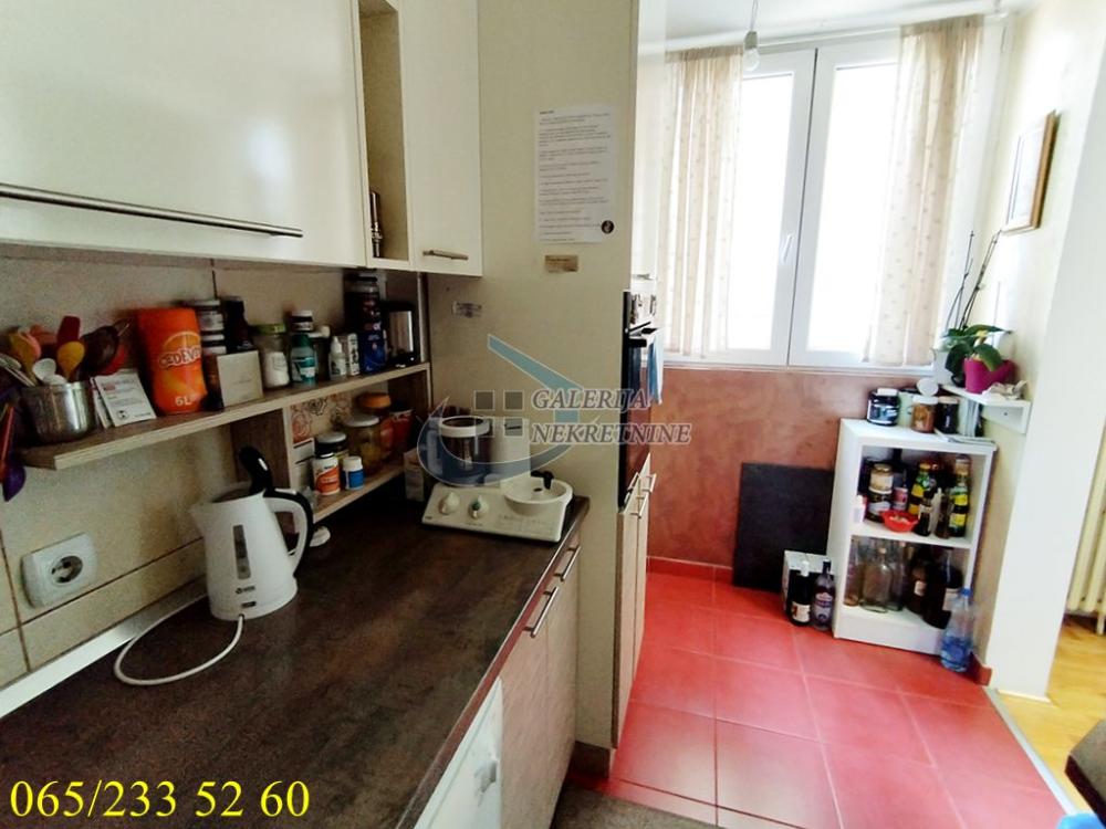 Stan na prodaju u Beogradu, Labudovo brdo, dvoiposoban, 63m2, cena 174000 evra