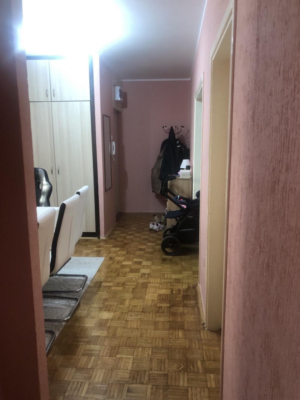 Stan na prodaju u Beogradu, Labudovo brdo, dvoiposoban, 66m2, cena 158400 evra