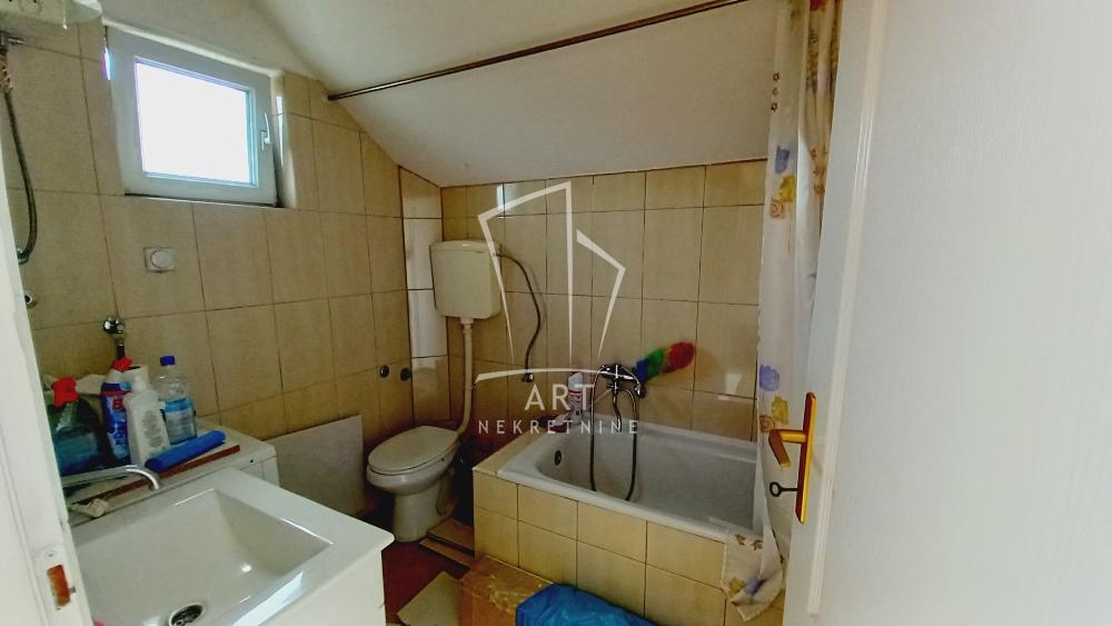Stan na prodaju u Beogradu, Borča, dvosoban, 70m2, cena 82000 evra