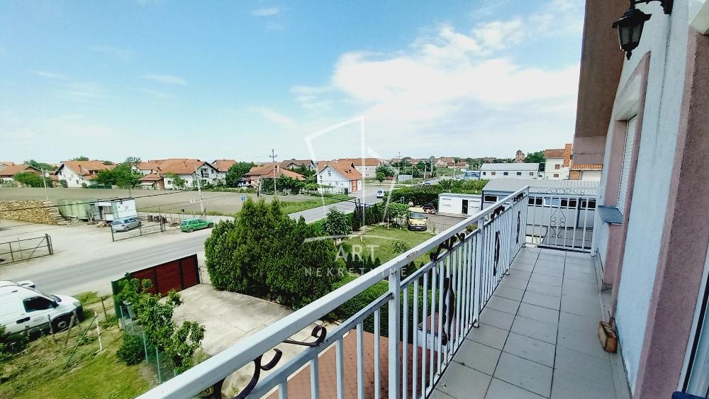 Stan na prodaju u Beogradu, Borča, dvosoban, 70m2, cena 82000 evra