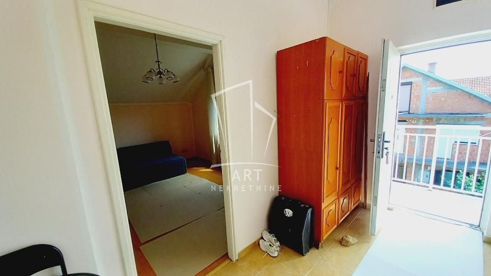 Stan na prodaju u Beogradu, Borča, dvosoban, 70m2, cena 82000 evra