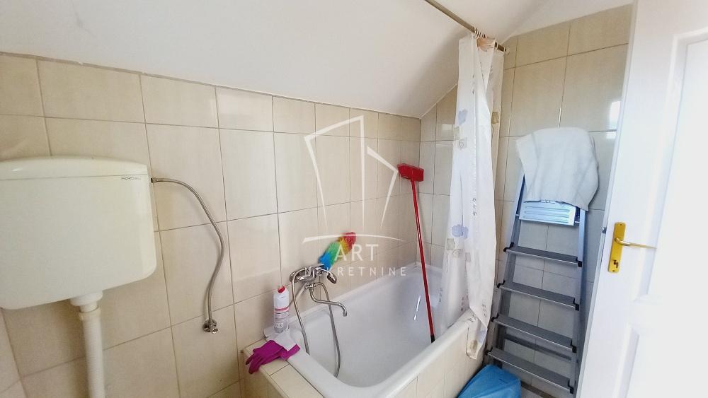 Stan na prodaju u Beogradu, Borča, dvosoban, 70m2, cena 82000 evra