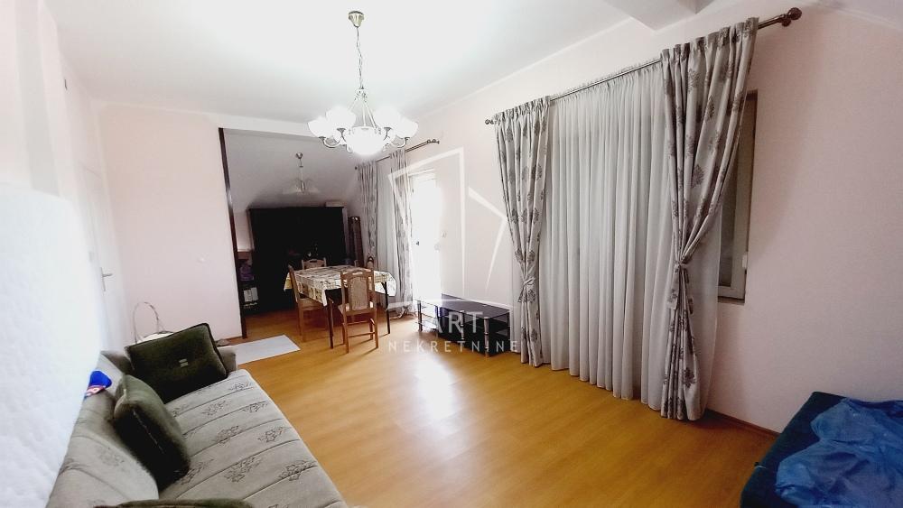 Stan na prodaju u Beogradu, Borča, dvosoban, 70m2, cena 82000 evra
