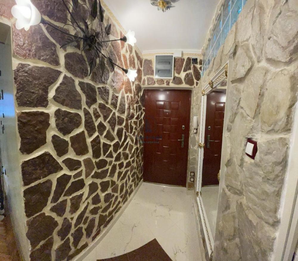 Stan na prodaju u Beogradu, Karaburma, dvosoban, 57m2, cena 175000 evra