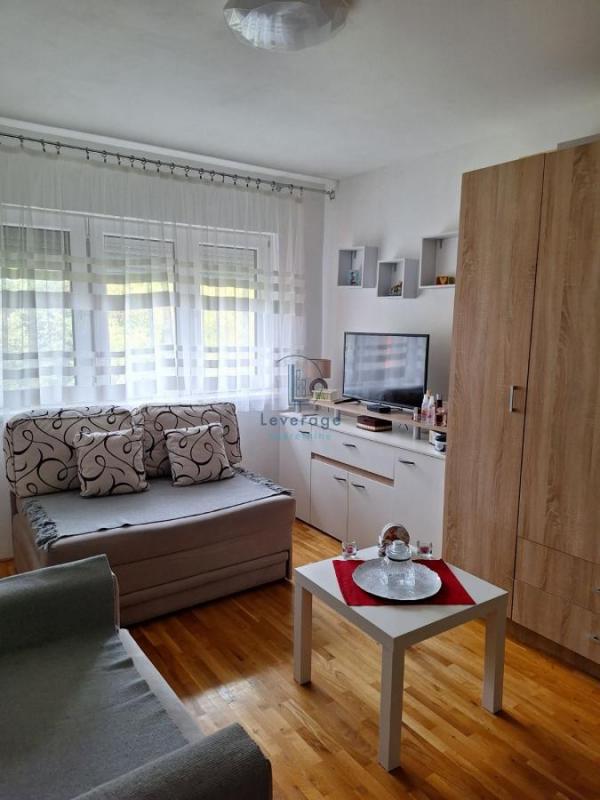 Stan na prodaju u Beogradu, Karaburma, trosoban, 61m2, cena 137000 evra