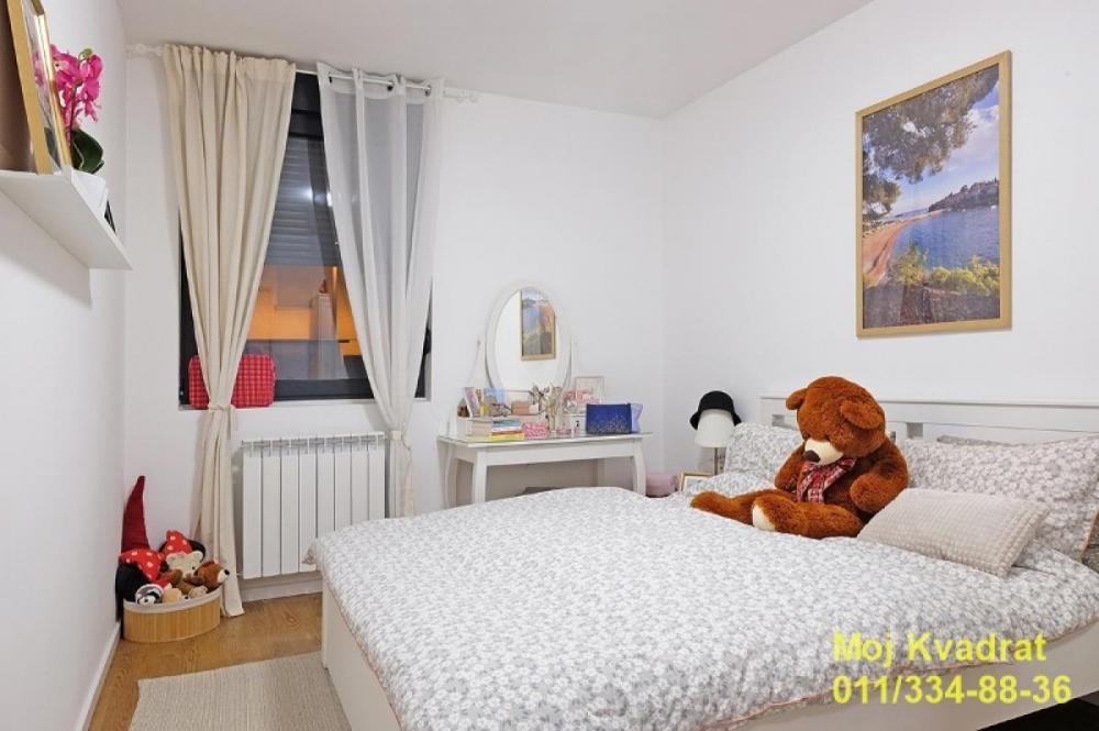 Stan na prodaju u Beogradu, Višnjička banja, dvoiposoban, 67m2, cena 154100 evra