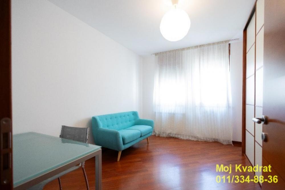 Stan na prodaju u Beogradu, Đeram pijaca, cetvorosoban, 144m2, cena 576000 evra