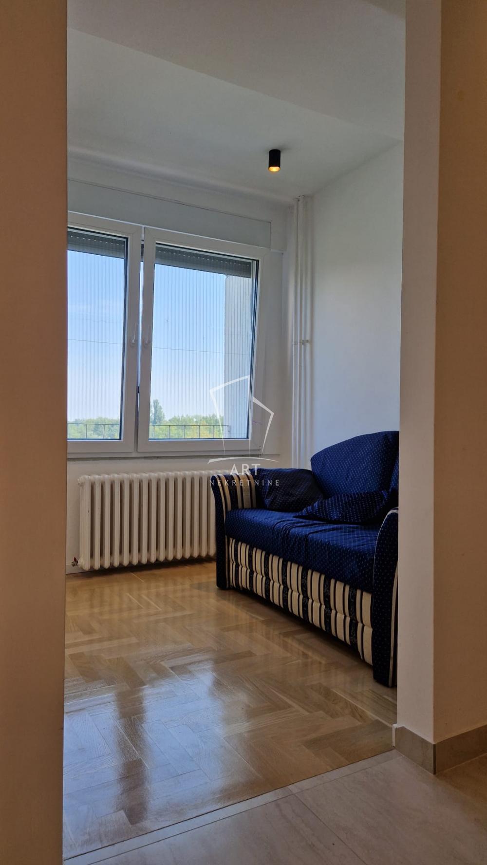 Stan na prodaju u Beogradu, Novi Beograd, cetvorosoban, 81m2, cena 320000 evra