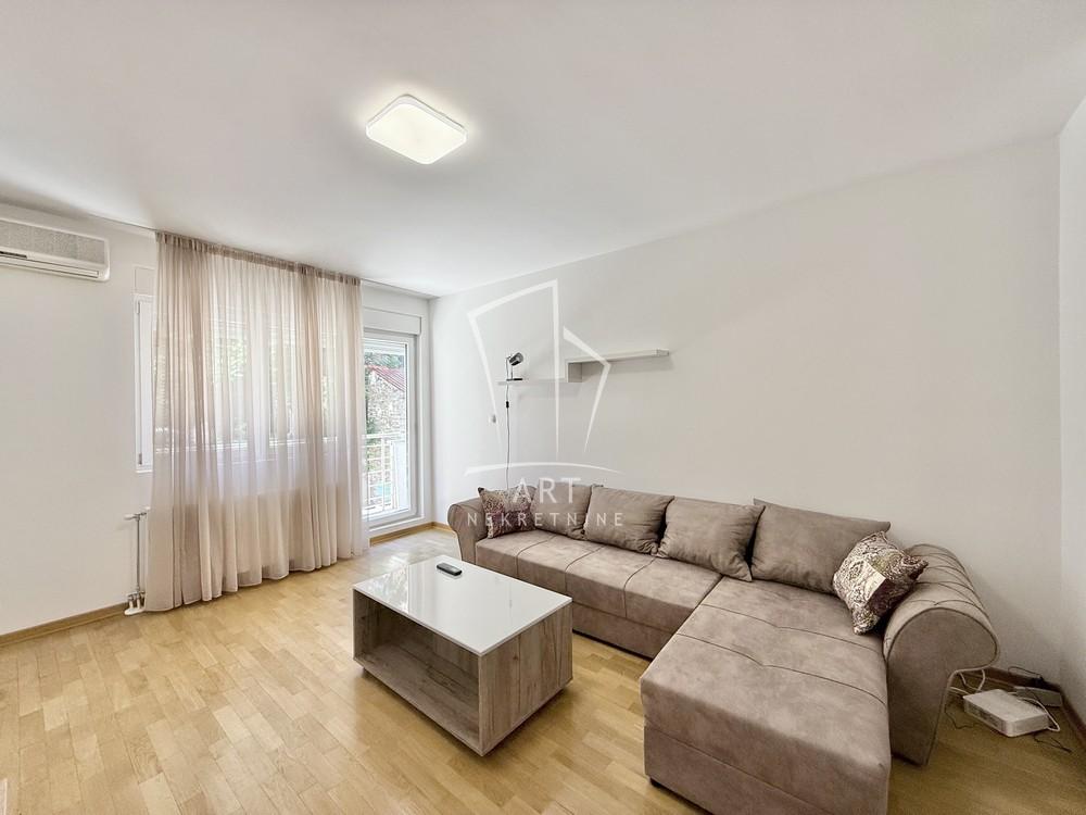 Stan na prodaju u Beogradu, Đeram pijaca, cetvorosoban, 105m2, cena 308000 evra