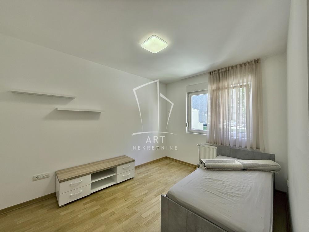 Stan na prodaju u Beogradu, Đeram pijaca, cetvorosoban, 105m2, cena 308000 evra