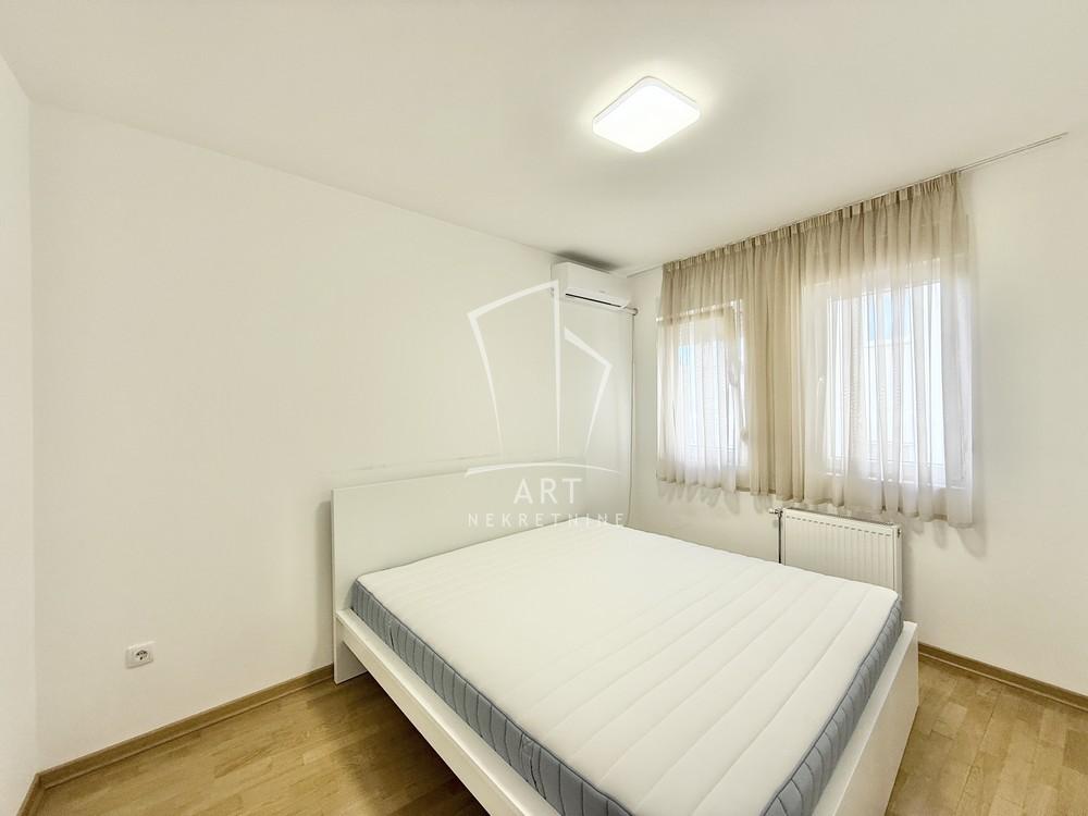 Stan na prodaju u Beogradu, Đeram pijaca, cetvorosoban, 105m2, cena 308000 evra