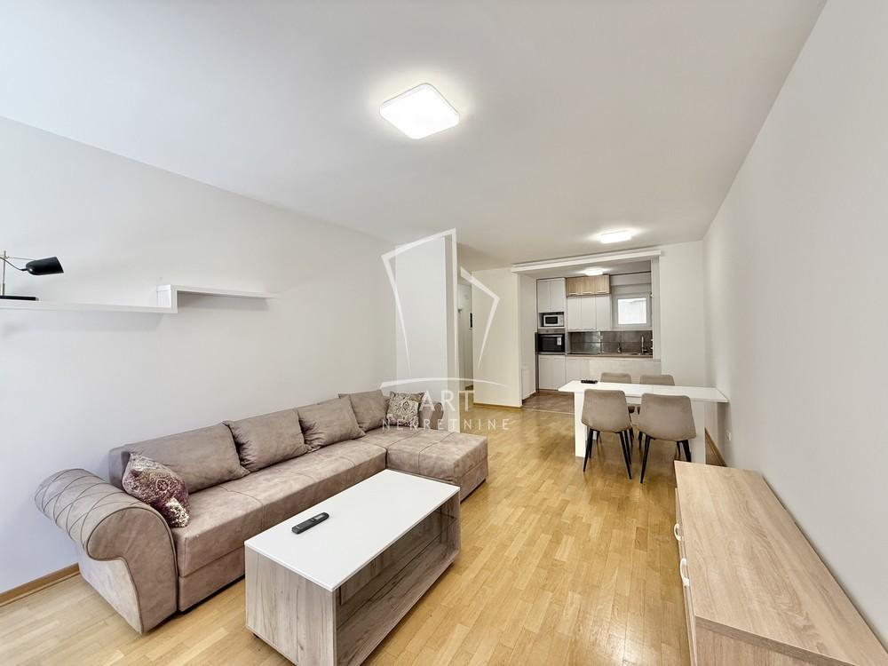 Stan na prodaju u Beogradu, Đeram pijaca, cetvorosoban, 105m2, cena 308000 evra