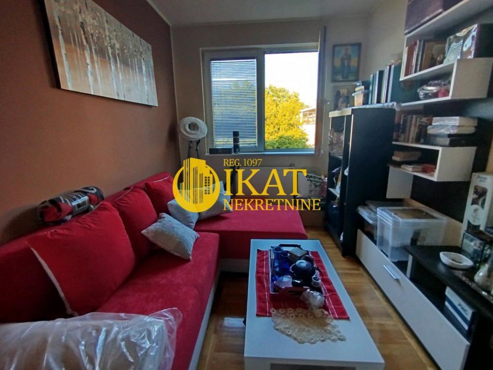 Stan na prodaju u Beogradu, Karaburma, trosoban, 71m2, cena 150000 evra