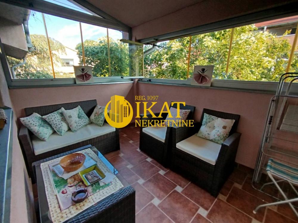 Stan na prodaju u Beogradu, Karaburma, trosoban, 71m2, cena 165000 evra