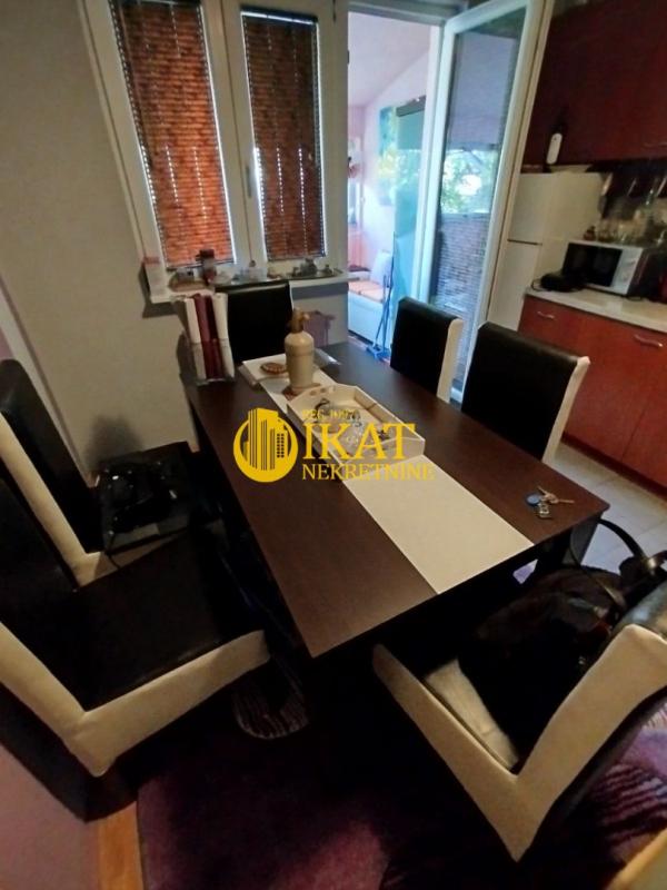 Stan na prodaju u Beogradu, Karaburma, trosoban, 71m2, cena 165000 evra